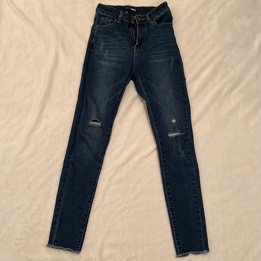 Ripped skinny jeans